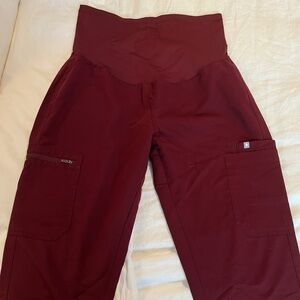 Maternity yola scrub pants in burgundy